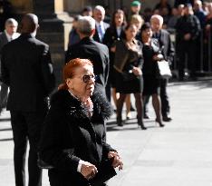 Iva Janzurova, mourning ceremony, Karel Gott, Prague Castle