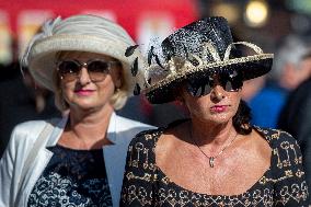 hat, woman, Grand Pardubice steeplechase