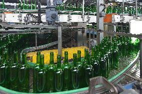 Production of glass bottles, company O-I