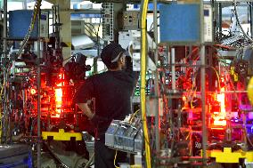 Production of glass bottles, company O-I