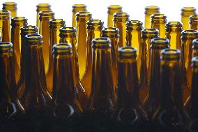 Production of glass bottles, company O-I