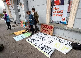 demonstration calling for closing down of coal-fired power plant Pocerady