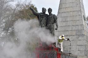 specialized company began to clean the Red Army Memorial in Ostrava