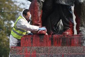 specialized company began to clean the Red Army Memorial in Ostrava