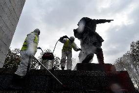 specialized company began to clean the Red Army Memorial in Ostrava