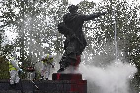 specialized company began to clean the Red Army Memorial in Ostrava