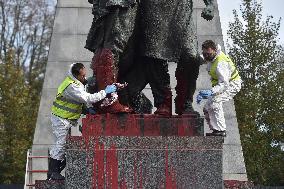 specialized company began to clean the Red Army Memorial in Ostrava