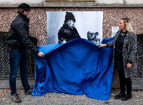 unveiling of plaque commemorating Czech-American scientist Lilli Hornig