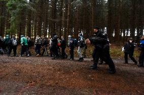 police train reintroduction of border between Czechia and Slovakia