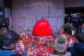 The Heart for Vaclav Havel memorial, candles