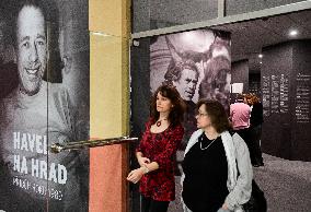 Exhibition Havel na Hrad, Story of 1989