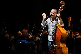 Avishai Cohen accompanied by Czech Radio Symphonic Orchestra