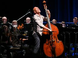Avishai Cohen accompanied by Czech Radio Symphonic Orchestra