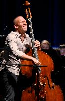 Avishai Cohen accompanied by Czech Radio Symphonic Orchestra