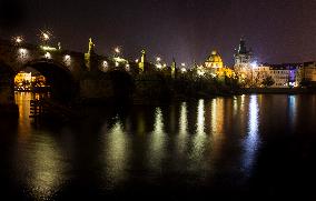 Prague, Charles Bridge, Old Town, city, town, building, night