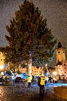 Prague Christmas tree, Old Town Square, installation