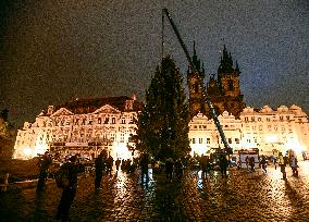 Prague Christmas tree, Old Town Square, installation