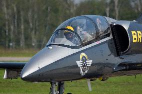 Akrobaticka skupina Breitling na CIAF 2019, Hradec Kralove, Albatros