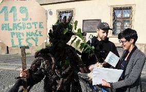 Friends of the Earth movement handed a petition for forests salvation to Czech MPs