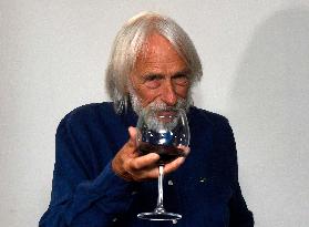 Pierre Richard in Prague, wine