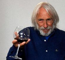 Pierre Richard in Prague, wine