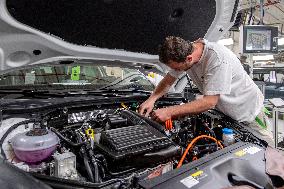 Plug-in hybrid Skoda Superb iV, Kvasiny plant, production