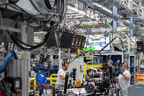 Plug-in hybrid Skoda Superb iV, Kvasiny plant, production