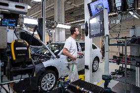 Plug-in hybrid Skoda Superb iV, Kvasiny plant, production