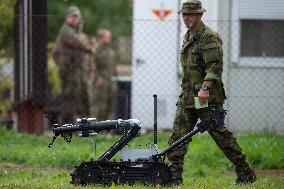 MiniGator 2019, international exercise of EOD (Explosive Ordnance Disposal) units, Talon robot