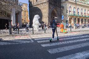 Na Prikope Street, tourists, dancing giant inflatable polar bear mask