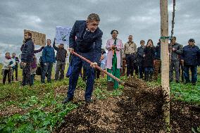 Andrej Babis, Narinder Chauhan