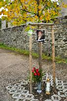 pious place in front of Karel Gott's tree