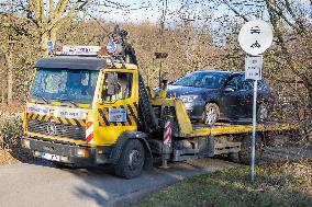 Shooting in the Ostrava hospital, shooter's car, towing service