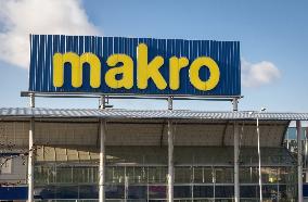 Makro store, logo