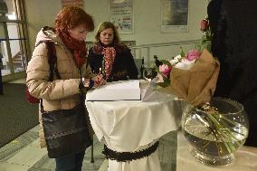 Shooting in the Ostrava hospital, number of fatalities thus rose to seven, condolence book