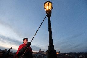 Lamplighter lights up traditional gas lightings