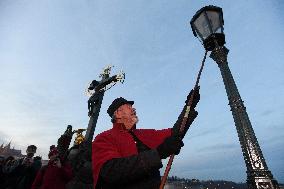 Lamplighter lights up traditional gas lightings