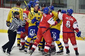 A scuffle in front of the Swedish goalpost