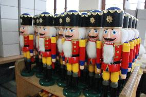 X-mas decorations, production, wooden toy factory in Seiffen