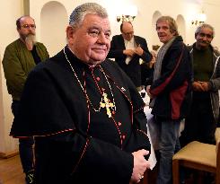 Prague archbishop Dominik Duka dining with homeless at Christmas