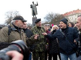 Supporters and opponents of Konev statue verbally clash in Prague