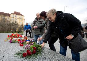 Supporters and opponents of Konev statue verbally clash in Prague