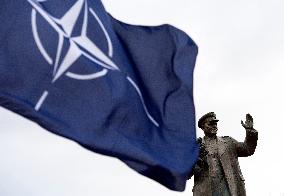 Supporters and opponents of Konev statue verbally clash in Prague, NATO flag