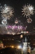 Thousands watch New Year firework staged by Prague group