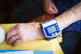 blood pressure measuring, tonometer, old people, the elderly woman, older adult, senior citizen