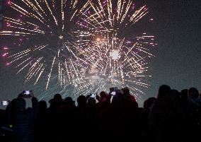Thousands watch New Year firework staged by Prague group