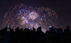 Thousands watch New Year firework staged by Prague group
