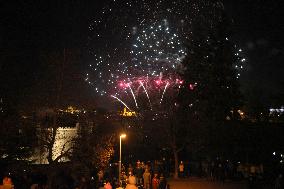 Thousands watch New Year firework staged by Prague group