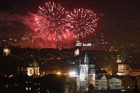 Thousands watch New Year firework staged by Prague group