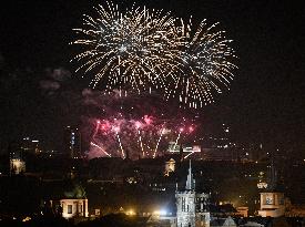 Thousands watch New Year firework staged by Prague group